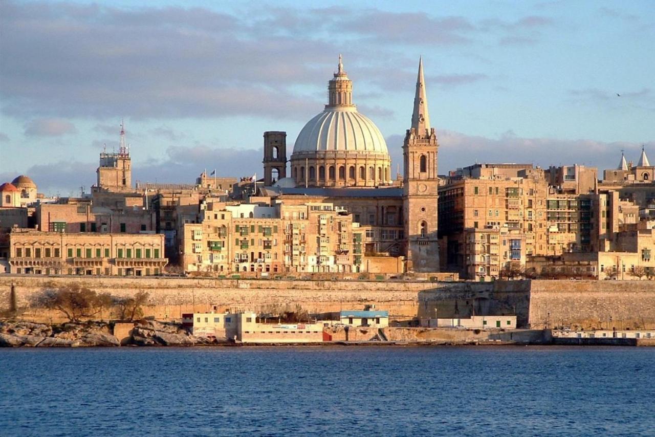 Modern Seaview Apartment In A Prime Location Sliema Esterno foto