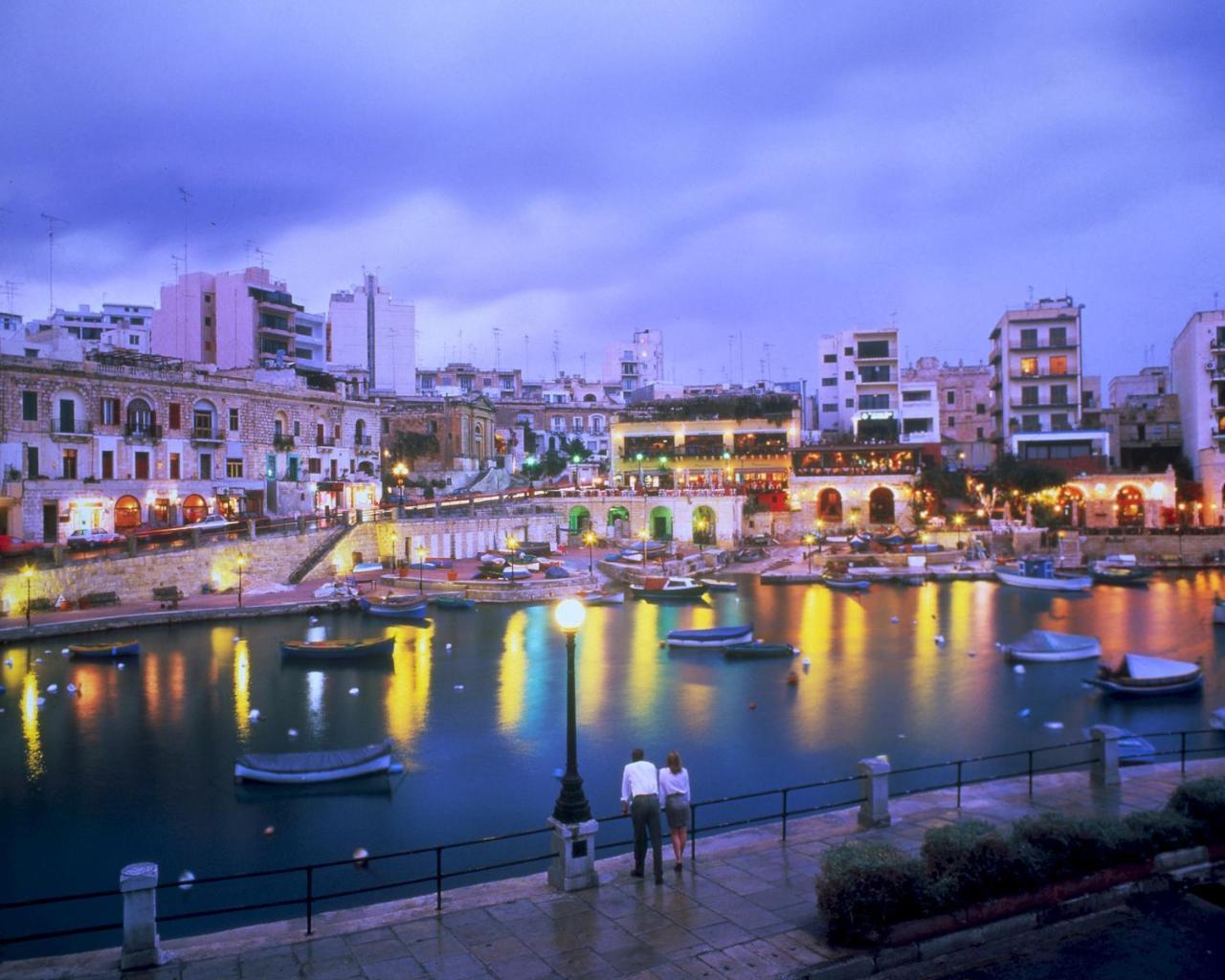 Modern Seaview Apartment In A Prime Location Sliema Esterno foto