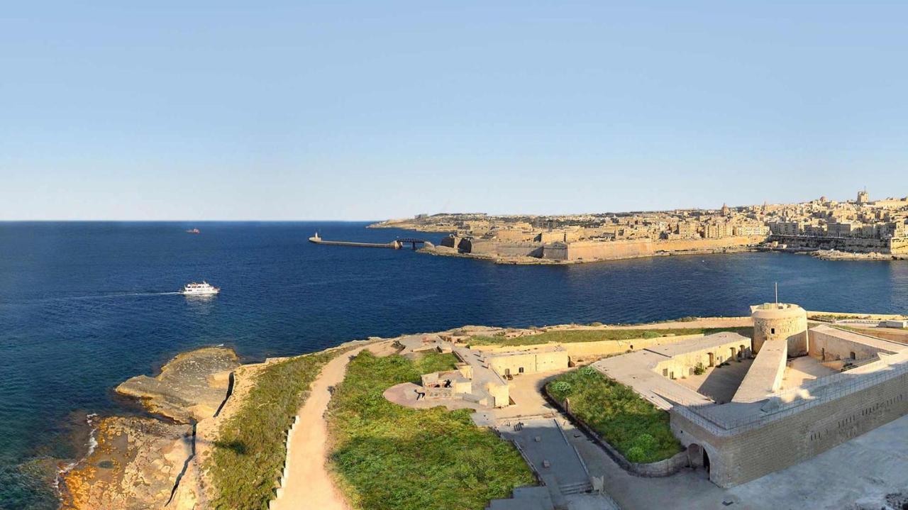 Modern Seaview Apartment In A Prime Location Sliema Esterno foto