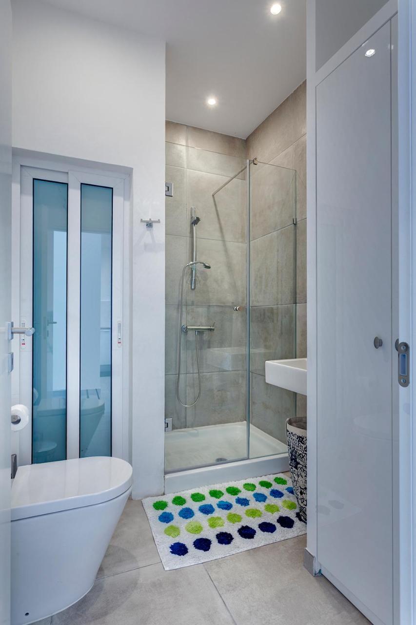 Modern Seaview Apartment In A Prime Location Sliema Esterno foto