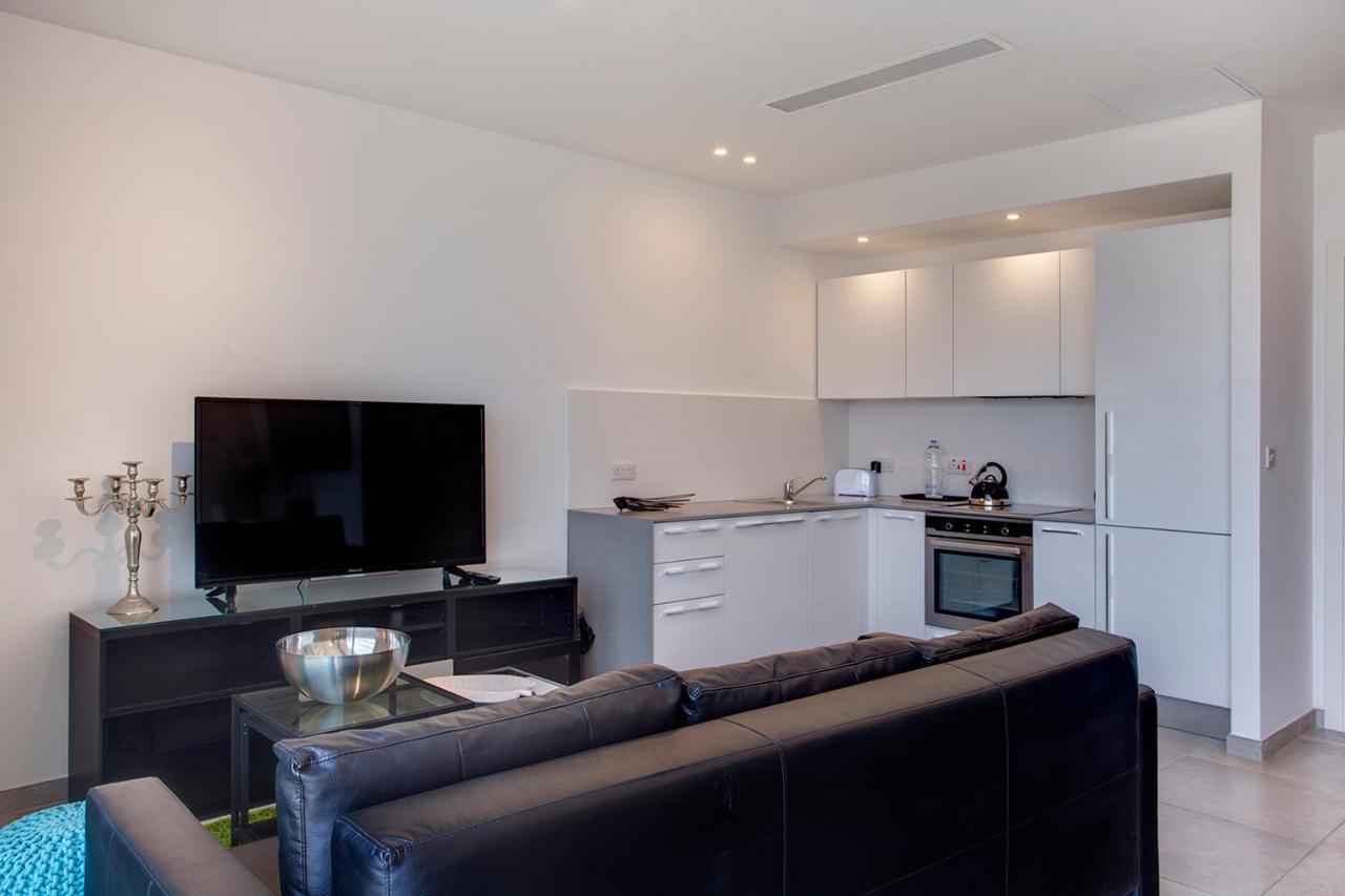 Modern Seaview Apartment In A Prime Location Sliema Esterno foto