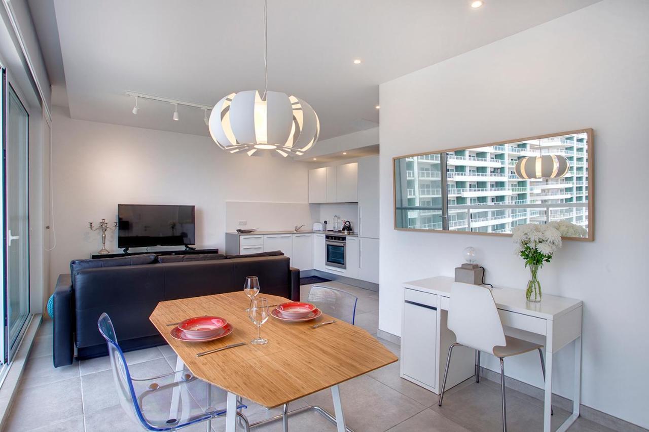 Modern Seaview Apartment In A Prime Location Sliema Esterno foto