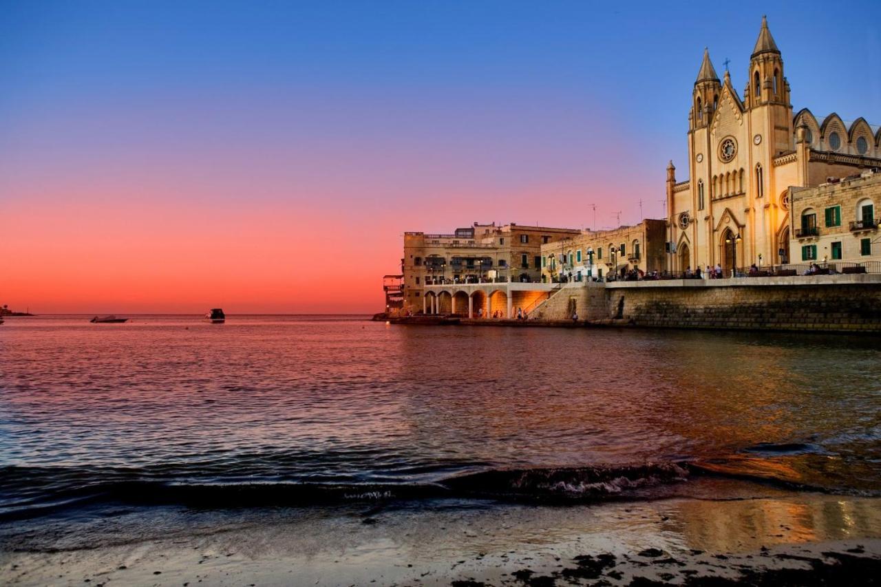 Modern Seaview Apartment In A Prime Location Sliema Esterno foto