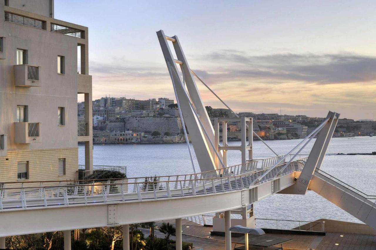 Modern Seaview Apartment In A Prime Location Sliema Esterno foto