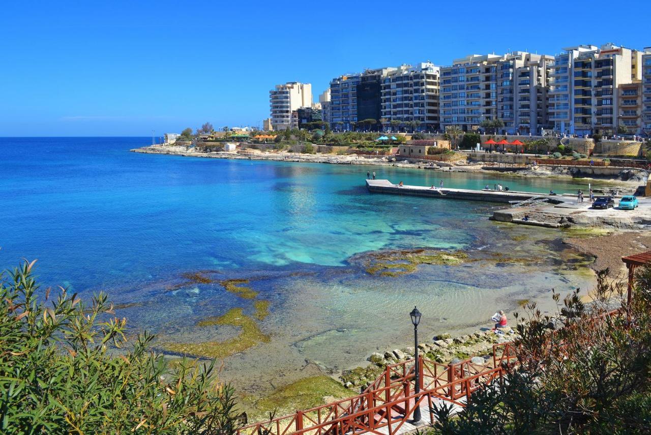 Modern Seaview Apartment In A Prime Location Sliema Esterno foto