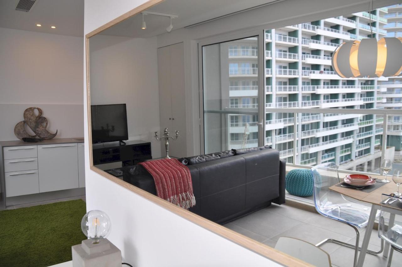 Modern Seaview Apartment In A Prime Location Sliema Esterno foto